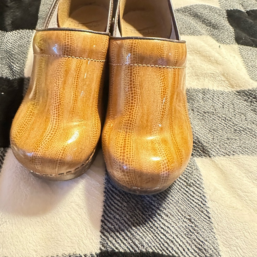 Women’s Dansko clogs - gently worn - Picture 2 of 9
